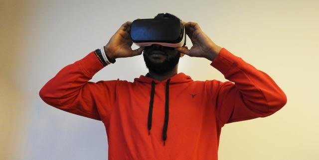 Virtual Reality vs. Augmented Reality: What’s the Difference?
